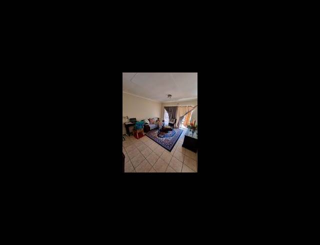 2 BEDROOM TOWNHOUSE FOR SALE IN SONNEVELD
